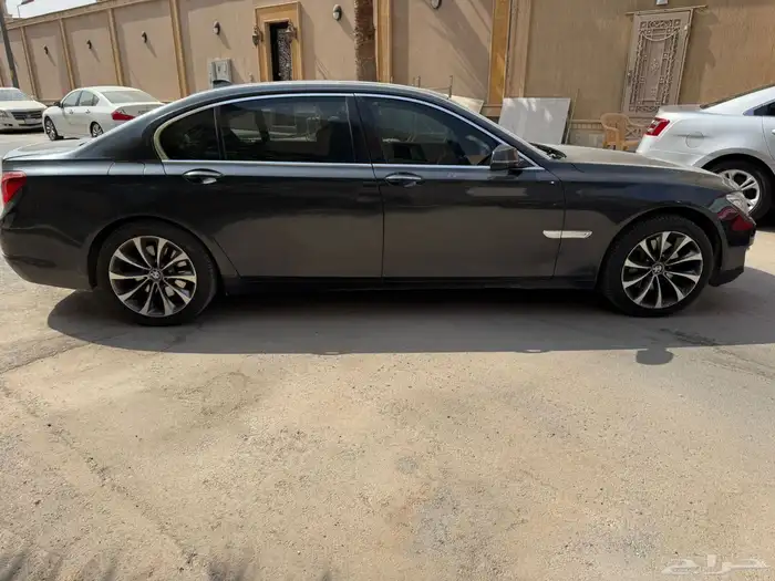 BMW الفئة السابعة 730 فل سنة 2015 18
