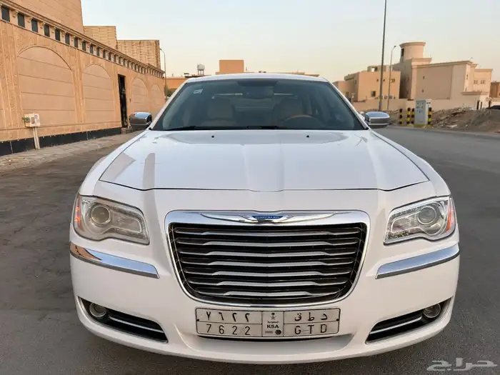 كرايزلر C300 مديل 2013 هيمي 4