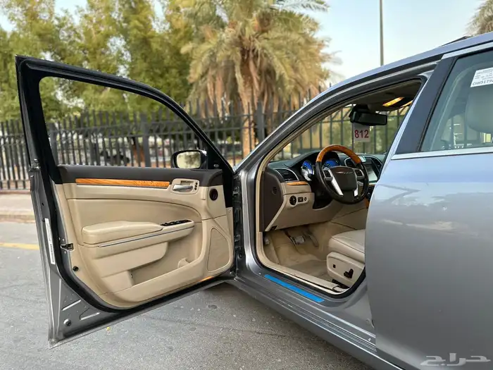 كرايزلر C300 HEMI 2014 (( بحالة ممتازة )) 42