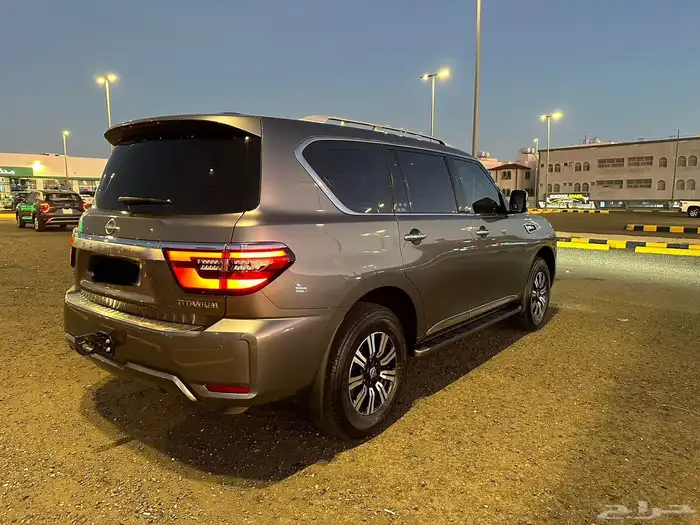 نيسان تيتانيوم 6v مخزن شرط مالك واحد 2023 2