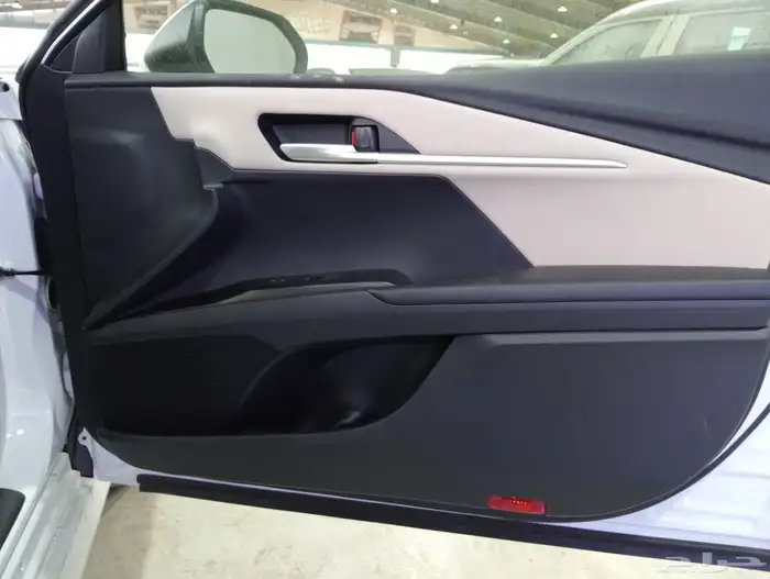 تويوتا كامري E هايبرد 2025. كاش دفعتين اقساط 4