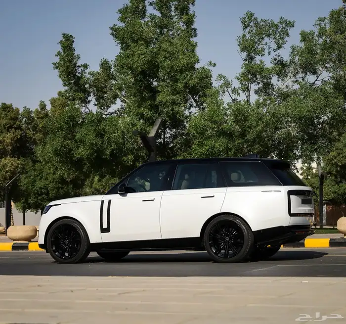 رانج روفر أوتوبيجرافي بلاك ايديشن Rangerover 2023 4