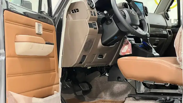 تويوتا ربع V6.2025فل كامل رفرف بريمي بنزين 40عام 6