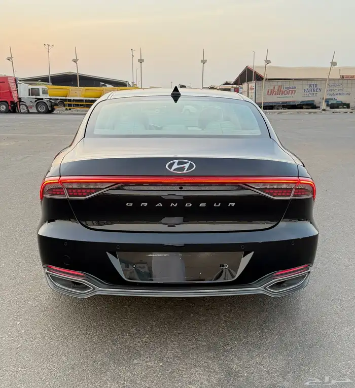 ازيرا 2021 فل كامل داخل ابيض فل بدون بنورما نضيفه للبيع 4