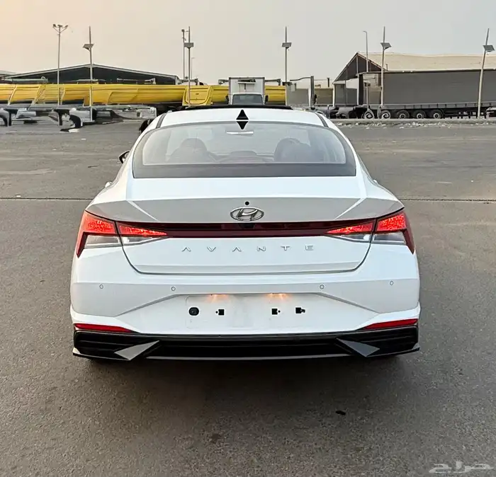 هونداي النترا 2023 ( بنزين ) اعلى مواصفات فتحه سقف للبيع 4