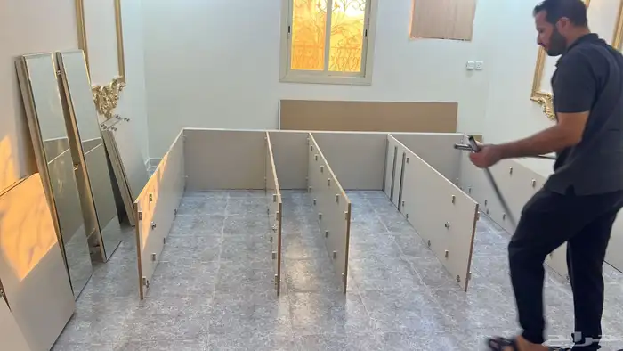 مكتب ورفرف ودواليب وسرير 16