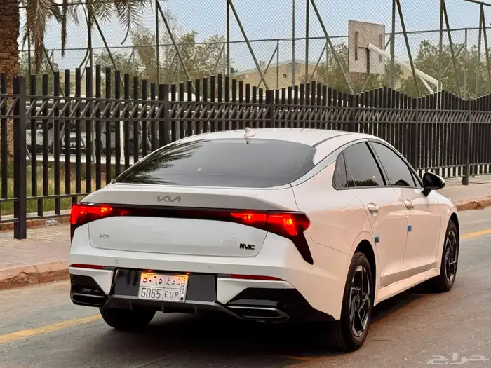كيا K5 استاندر مطور 2025 بحالة الوكالة 8
