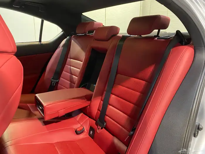 لكزس IS350 2023 ( اف سبورت ) العداد 34 الف فقط بحالة الوكال 25