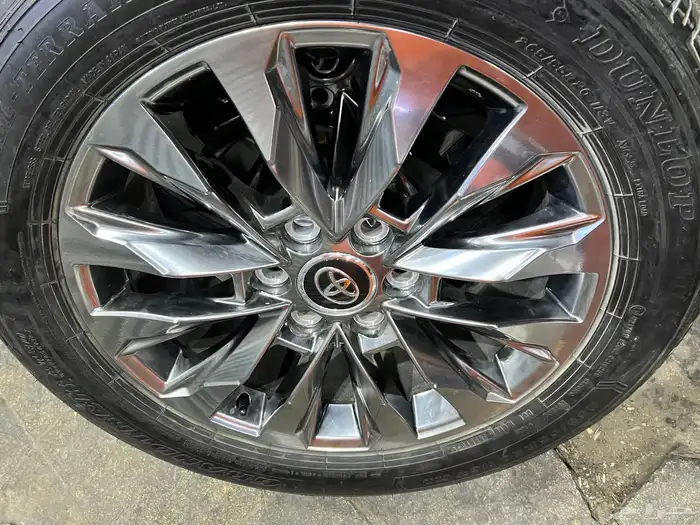 جنوط لاندكروزر اصلي وكاله مع كفرات دنلوب وكاله 20 لاند 25 44