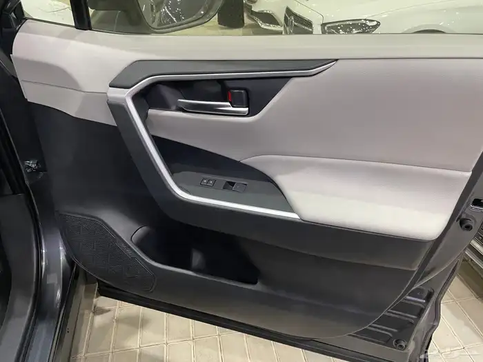 تويوتا راف 4 2025 أدفنشر سعودي ( بنزين) 2.5L 19