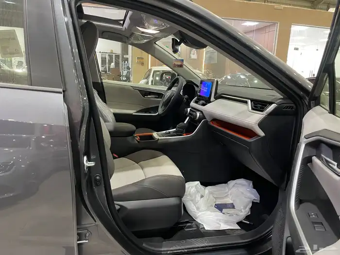 تويوتا راف 4 2025 أدفنشر سعودي ( بنزين) 2.5L 20