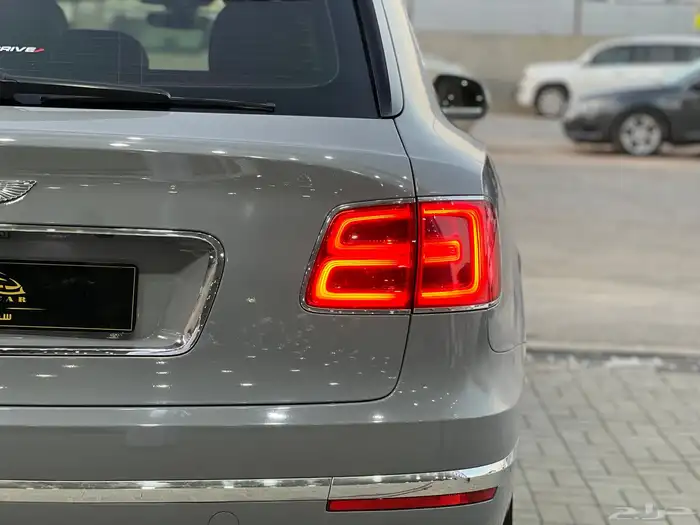 بنتلي بنتياقا فل كامل موديل 2017 9