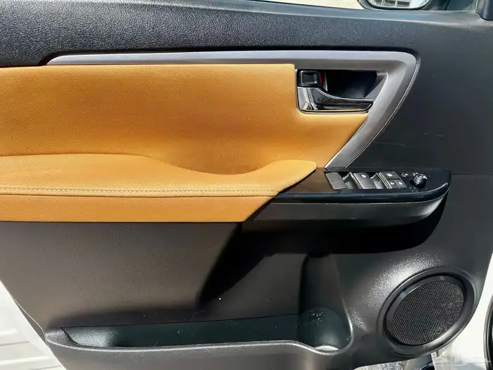 تويوتا فورتشنر VX بنزين موديل 2022 18