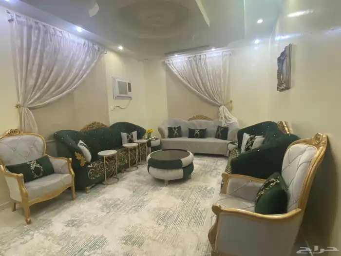 للبيع طقم كنب نظيف كبير كامل 0