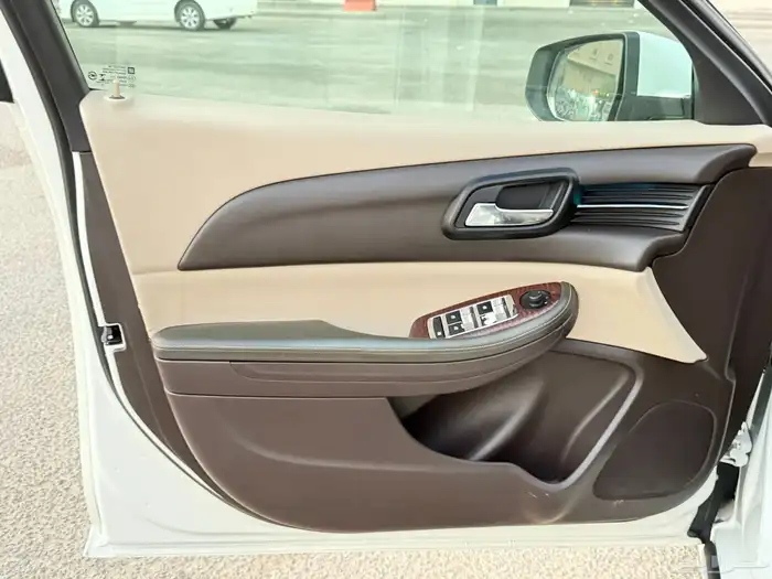 شفروليت ماليبو 2015 نضيفه ممشا قليل للبيع 4 سلندر 25