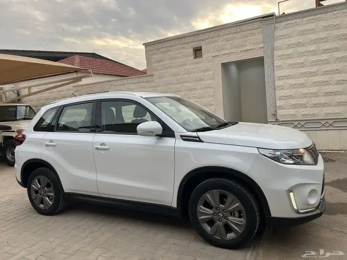 سوزوكي فيتارا 2023 عداد 79.000 دبل دفلك لدى قمة الاطلال 4