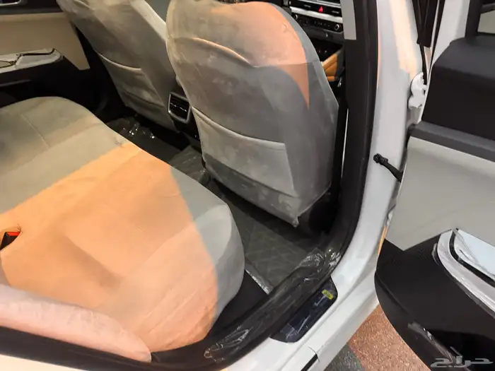 كيا K5 استاندر مطور 2025 بحالة الوكالة 19