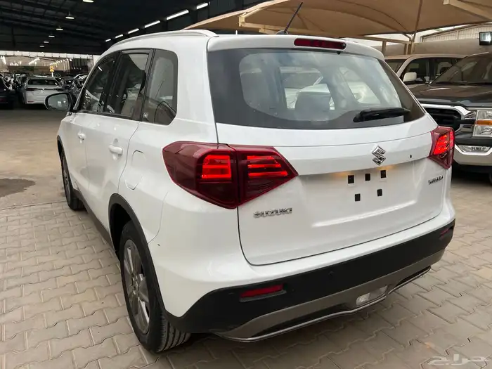 سوزوكي فيتارا 2023 عداد 79.000 دبل دفلك لدى قمة الاطلال 12