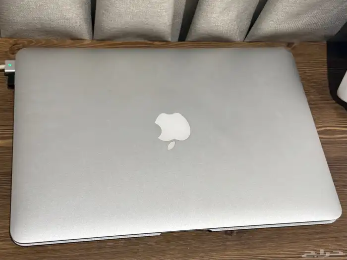 لابتوب ماك آير - نظيف جدا 1