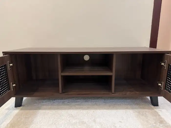 طاولة تلفزيون جدا نظيفة 2