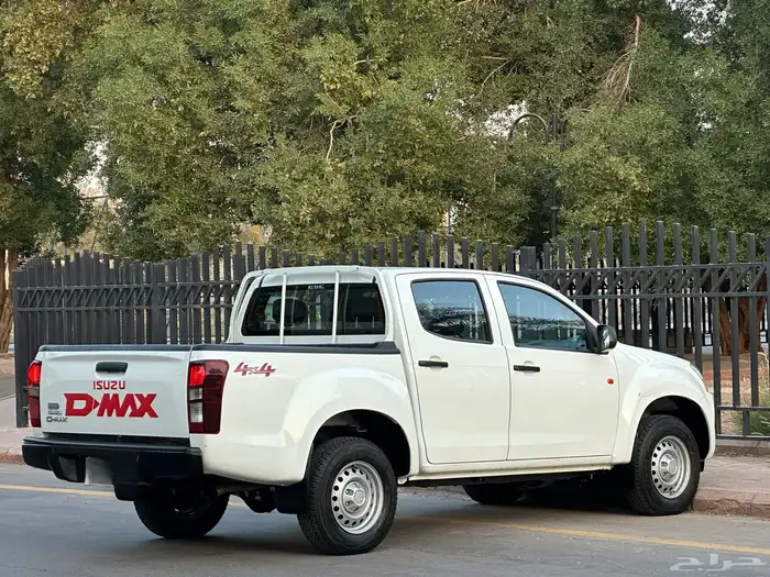 ايسوزو بكب غمارتين موديل 2024 سعودي قير عادي شامل الضريبة 4