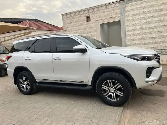 فورتشنر بنزين 2025 فل كامل عداد 19.000 فقط لدى قمة الاطلال 4