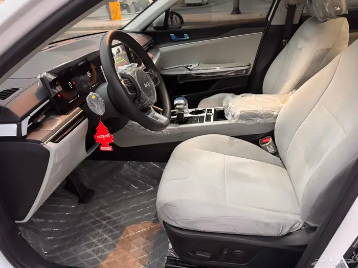 كيا K5 استاندر مطور 2025 بحالة الوكالة 12