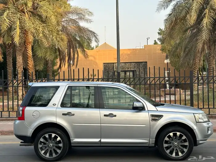 لاند روفر موديل 2012 سعودي فل بنزين 2