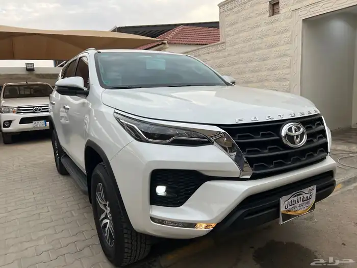 فورتشنر بنزين 2025 فل كامل عداد 19.000 فقط لدى قمة الاطلال 1