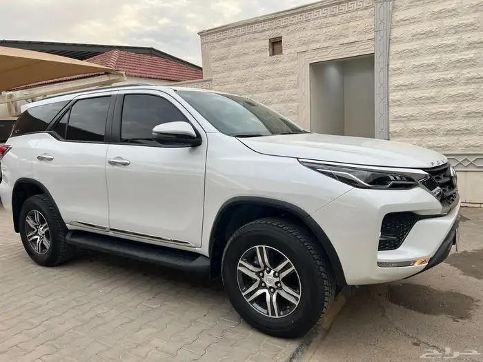 فورتشنر بنزين 2025 فل كامل عداد 19.000 فقط لدى قمة الاطلال 3