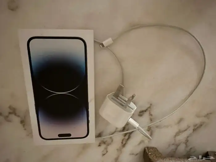 ايفون برو ماكس 14 اسود شاريه من stc نظيف جدا 3