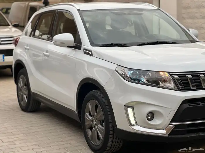 سوزوكي فيتارا 2023 عداد 79.000 دبل دفلك لدى قمة الاطلال 24