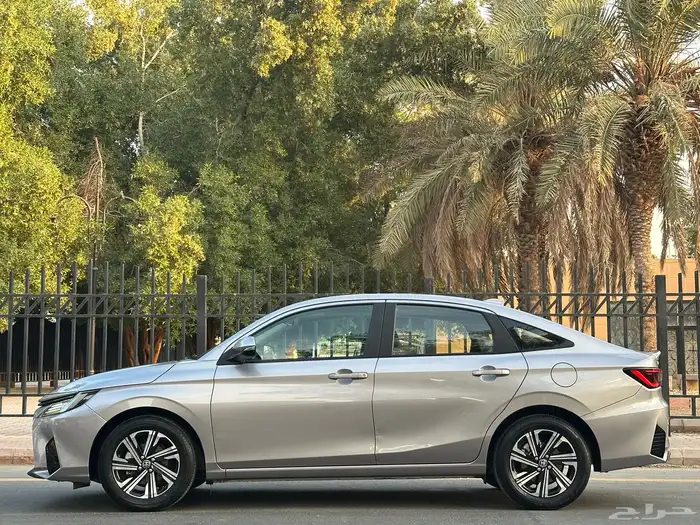 تويوتا يارس YX موديل 2024 فل كامل سعودي 6