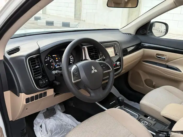 ميتسوبيشي اوتلاندر 2020 -7 مقاعد 14