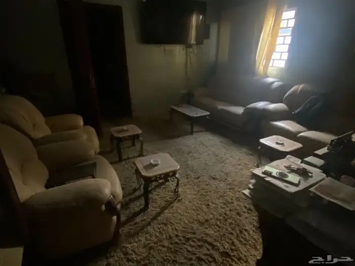 اثاث عماره عباره عن مكاتب و خزان ومكيفات وغيرها 23