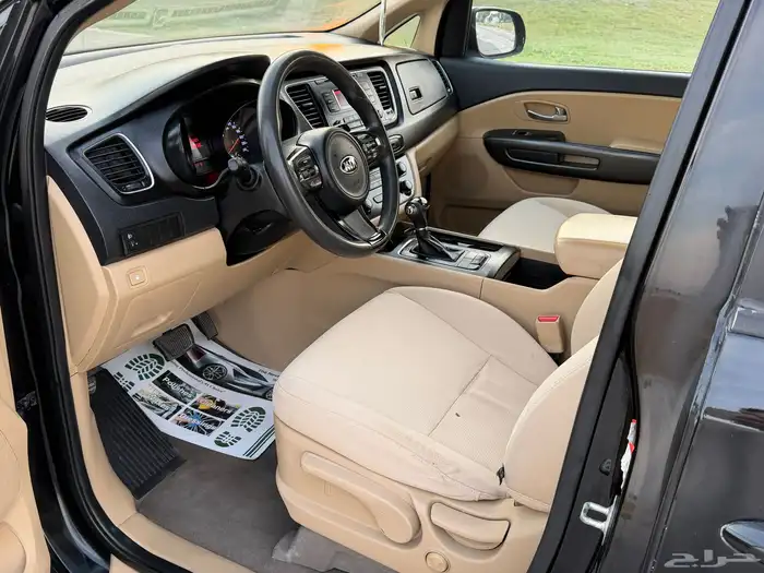 كيا كرنفال 2015 للبيع نضيفه 23