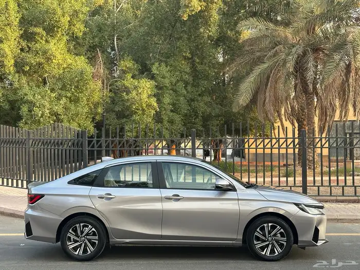 تويوتا يارس YX موديل 2024 فل كامل سعودي 5