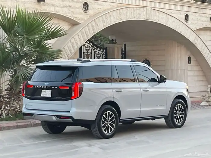 فورد اكسبديشن 2025 بلاتينيوم عداد (9 الاف) قمه بالنظافه 34