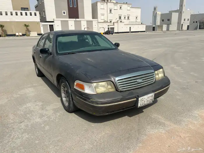 البيع كراون فكتويا 2001 يحمل لوحه 0