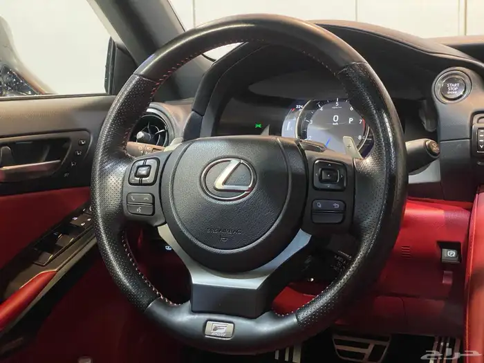 لكزس IS350 2023 ( اف سبورت ) العداد 34 الف فقط بحالة الوكال 10