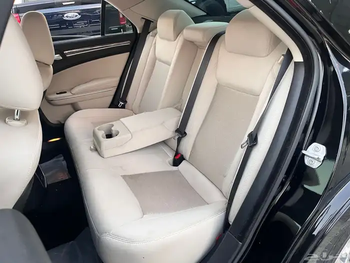 كرايزلرM300 موديل 2021 12