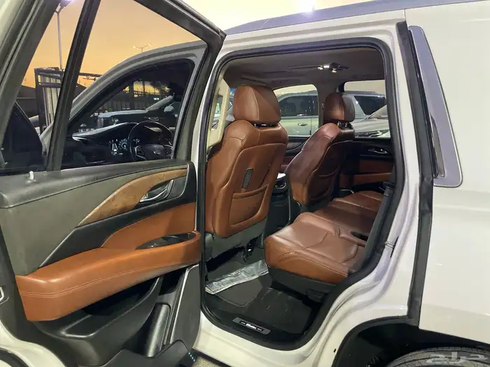 كاديلاك اسكاليد 2019 ممشى 100 الف فقط وكالة 12