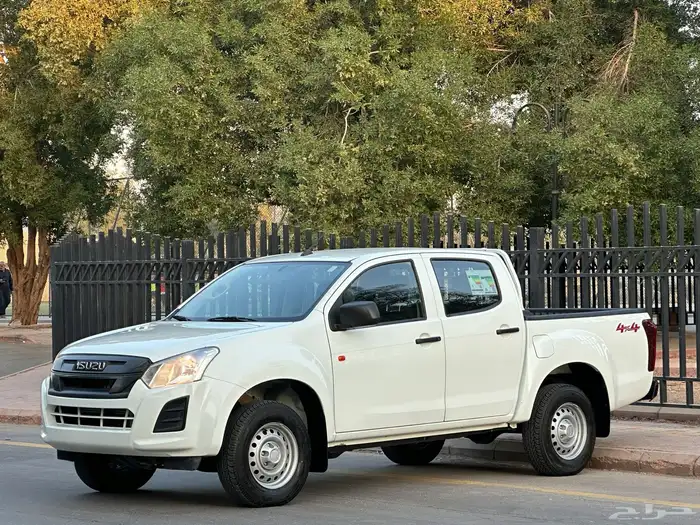 ايسوزو بكب غمارتين موديل 2024 سعودي قير عادي شامل الضريبة 1