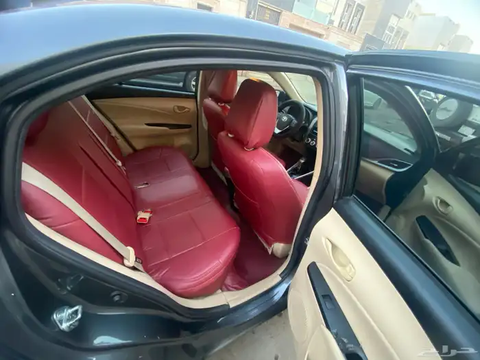 ياريس 2019 رمادي استعمال نظيف 3
