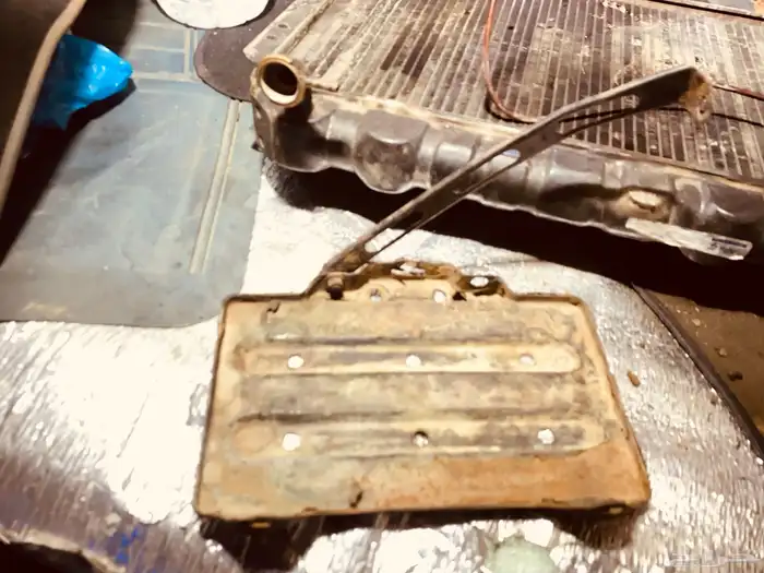 مكينة تويوتا 3F  لاندكروزر.نظيفة راكبة على صالون85 على الشرط 12