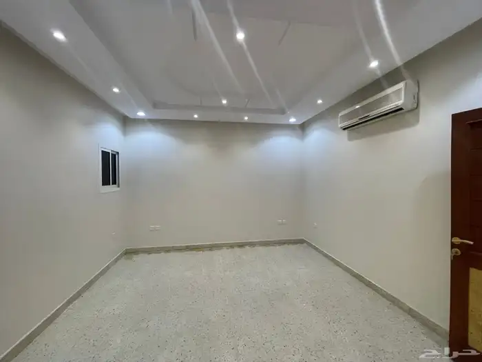 فيلا للإيجار حي الشهداء 9