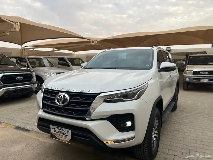 فورتشنر بنزين 2025 فل كامل عداد 19.000 فقط لدى قمة الاطلال 18