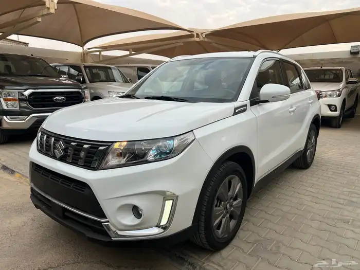 سوزوكي فيتارا 2023 عداد 79.000 دبل دفلك لدى قمة الاطلال 21