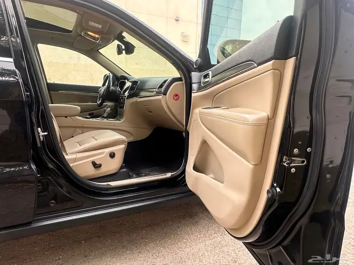 جيب جراند شيروكي 2019 ليمتيد V6 بانوراما نضيف للمستخدم 10