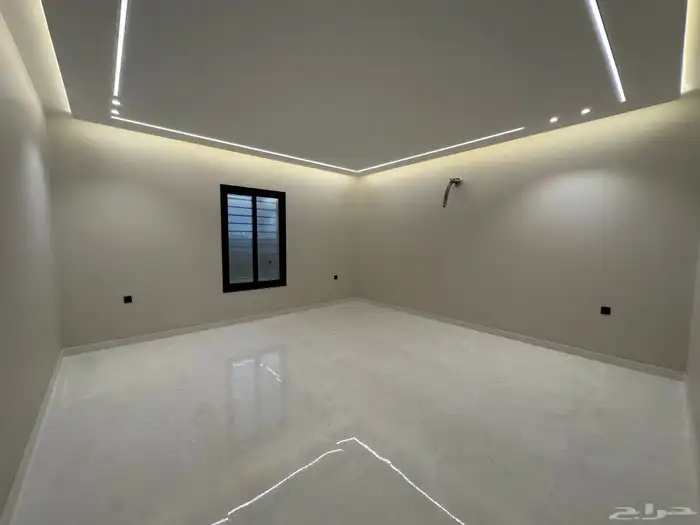 للبيع عمارة نظام شقق في مخطط ولي العهد 9